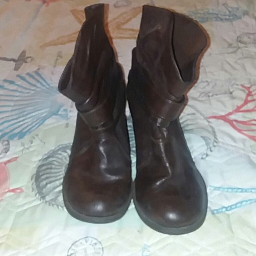 Boots - Picture 2 of 3